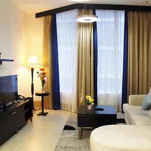 Deluxe One-Bedroom Apartment