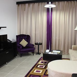 Deluxe One-Bedroom Apartment
